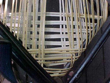 Последовательность плетения сидений стульев из тростника