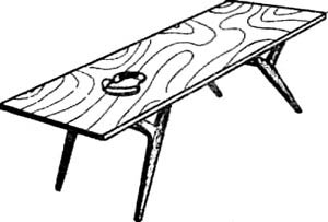 Рис. 1 .Легкий переносной столик