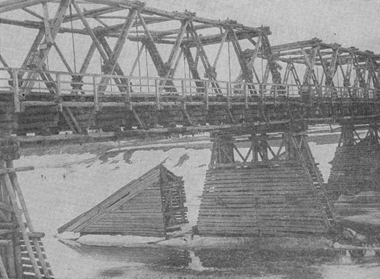  Мост с фермами Гау-Журавского (1968 г.) на р. Моше (Арх. обл.)